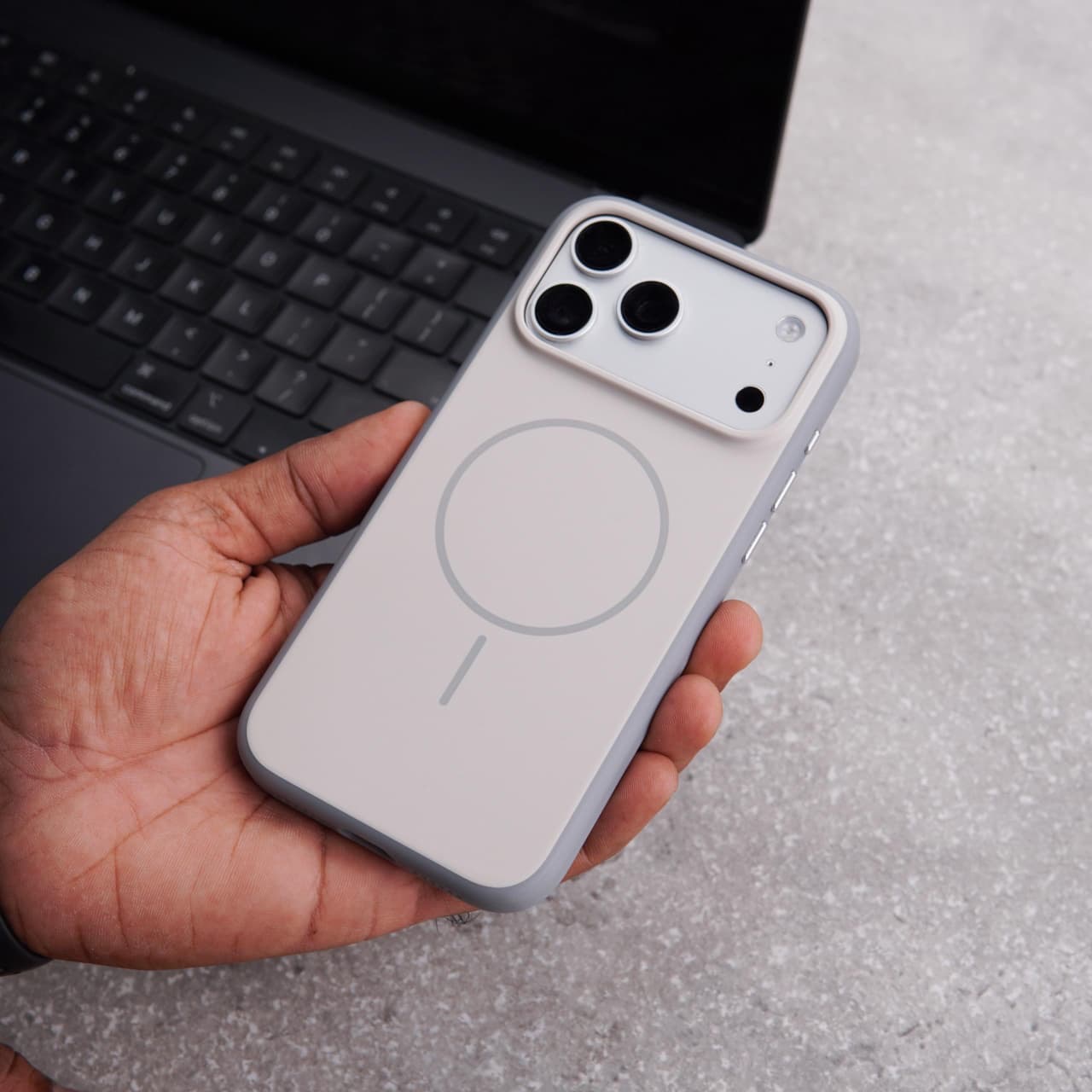 Matt Silicon Case With Magafe (white)